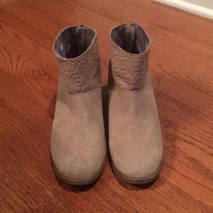 Toms booties W7